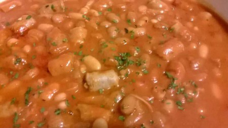 Fagioli all'uccelletto con salsiccia